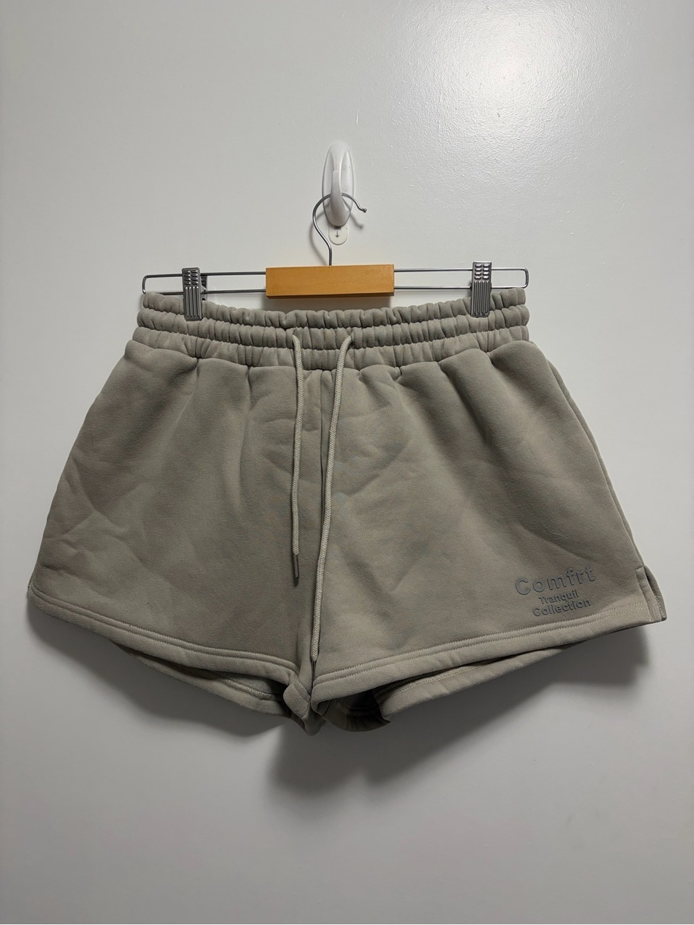 Comfrt Tranquil Shorts in a Gray/Beige Color Women’s Size Medium